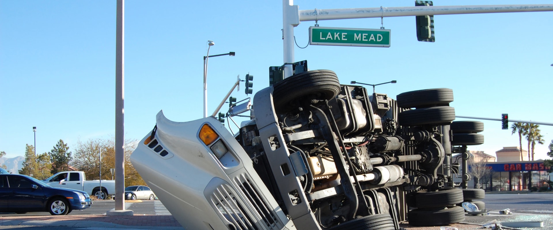 Seeking Justice After a Tractor-Trailer Accident: Why You Need an Experienced Lawyer
